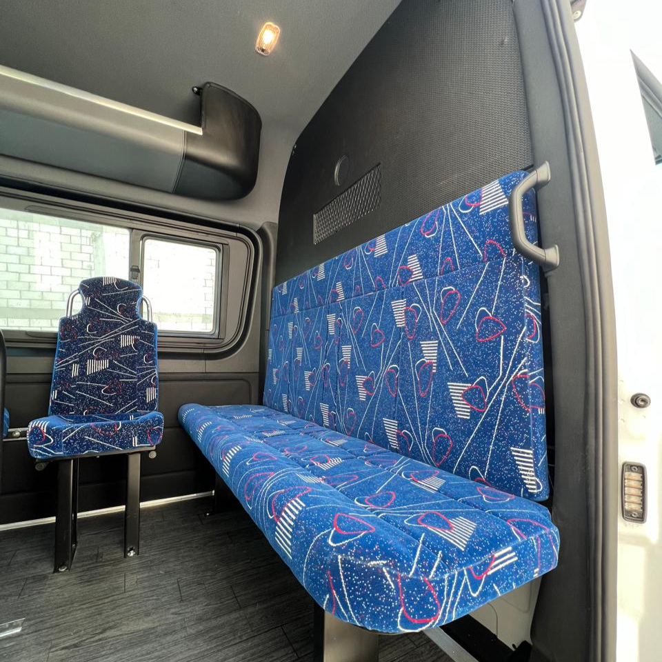 Mampara chilanga con sistema de apertura de puerta